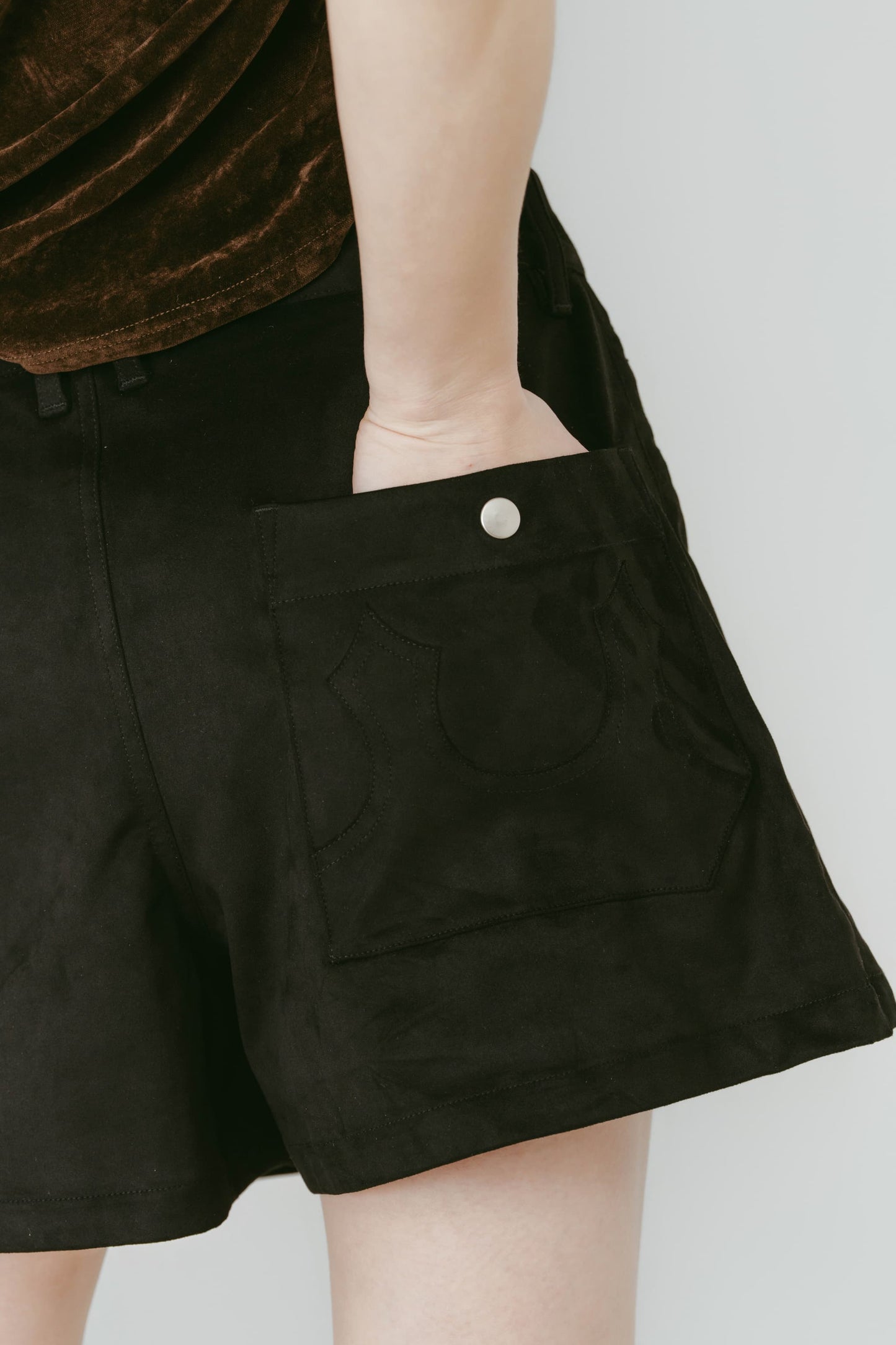 layered suede skort/black