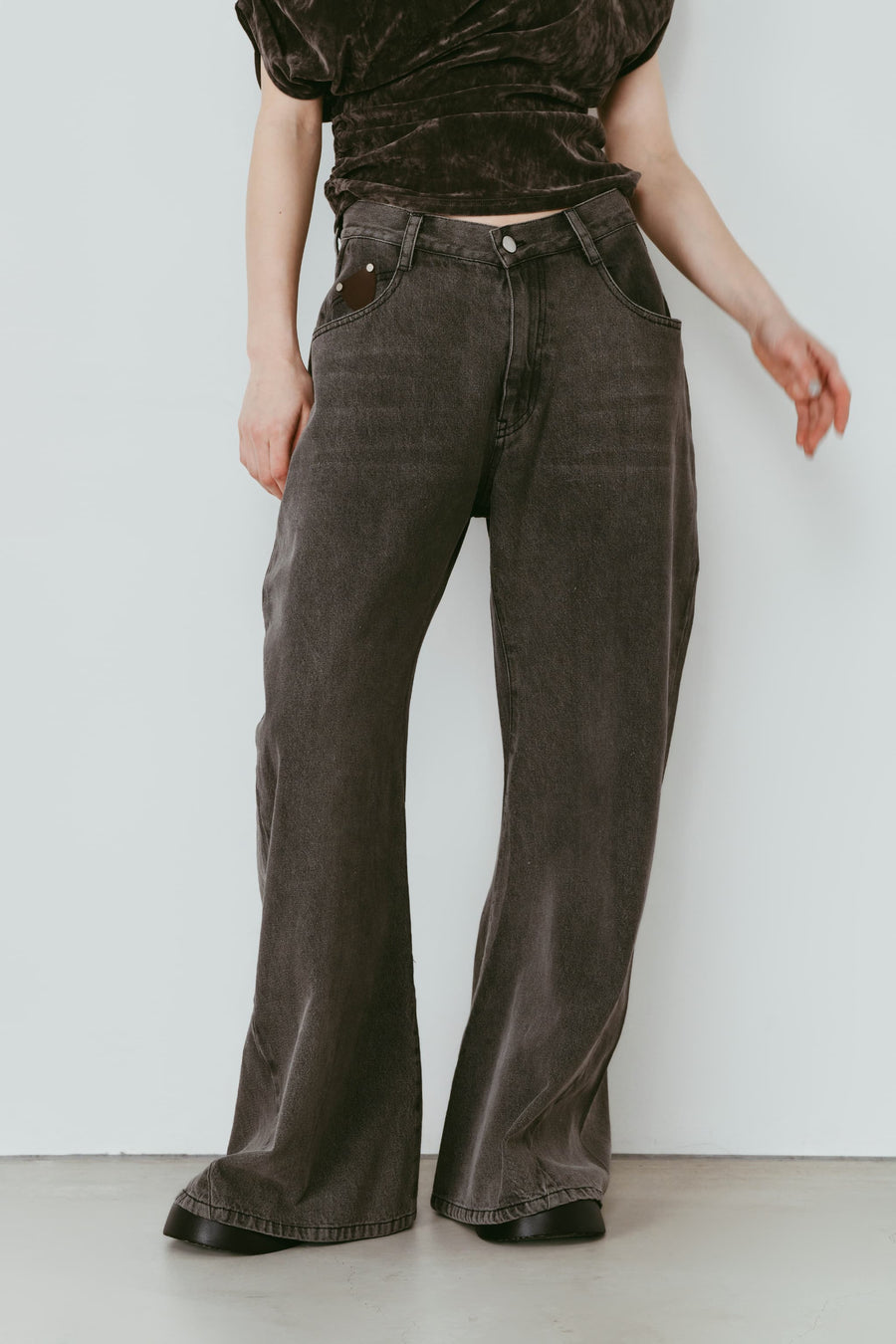 wide bell-bottom denim pants/gray