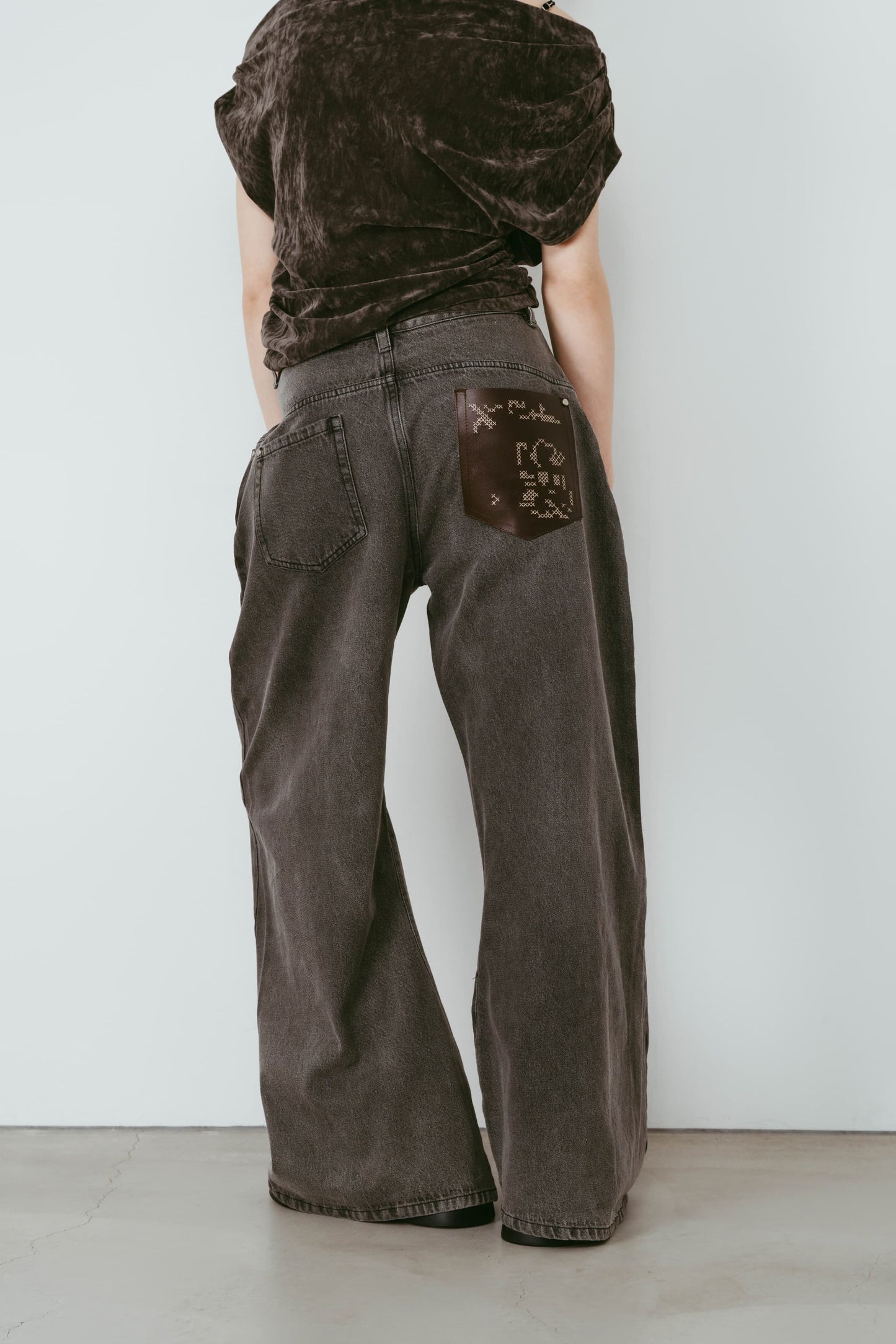 wide bell-bottom denim pants/gray