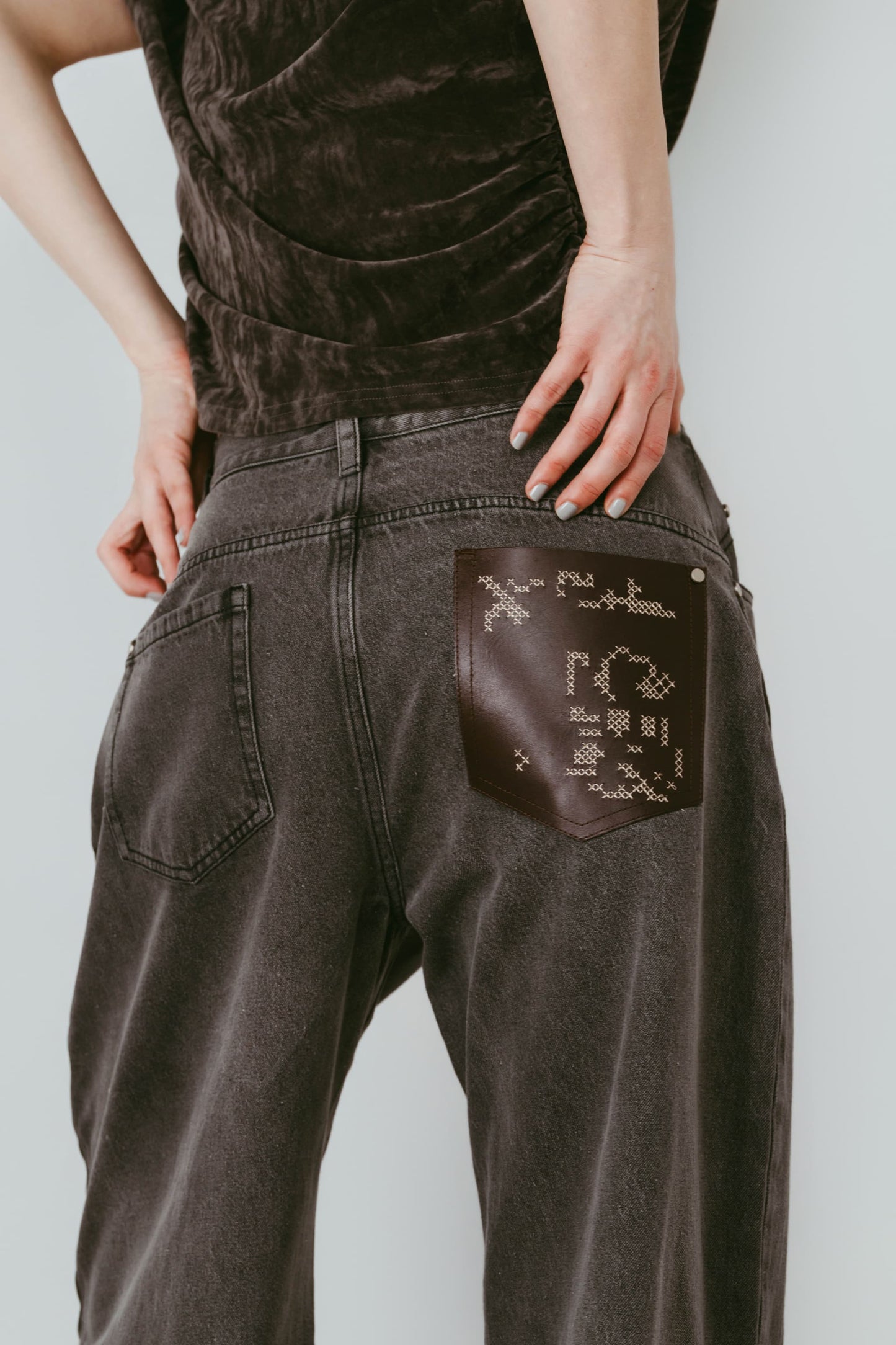 wide bell-bottom denim pants/gray