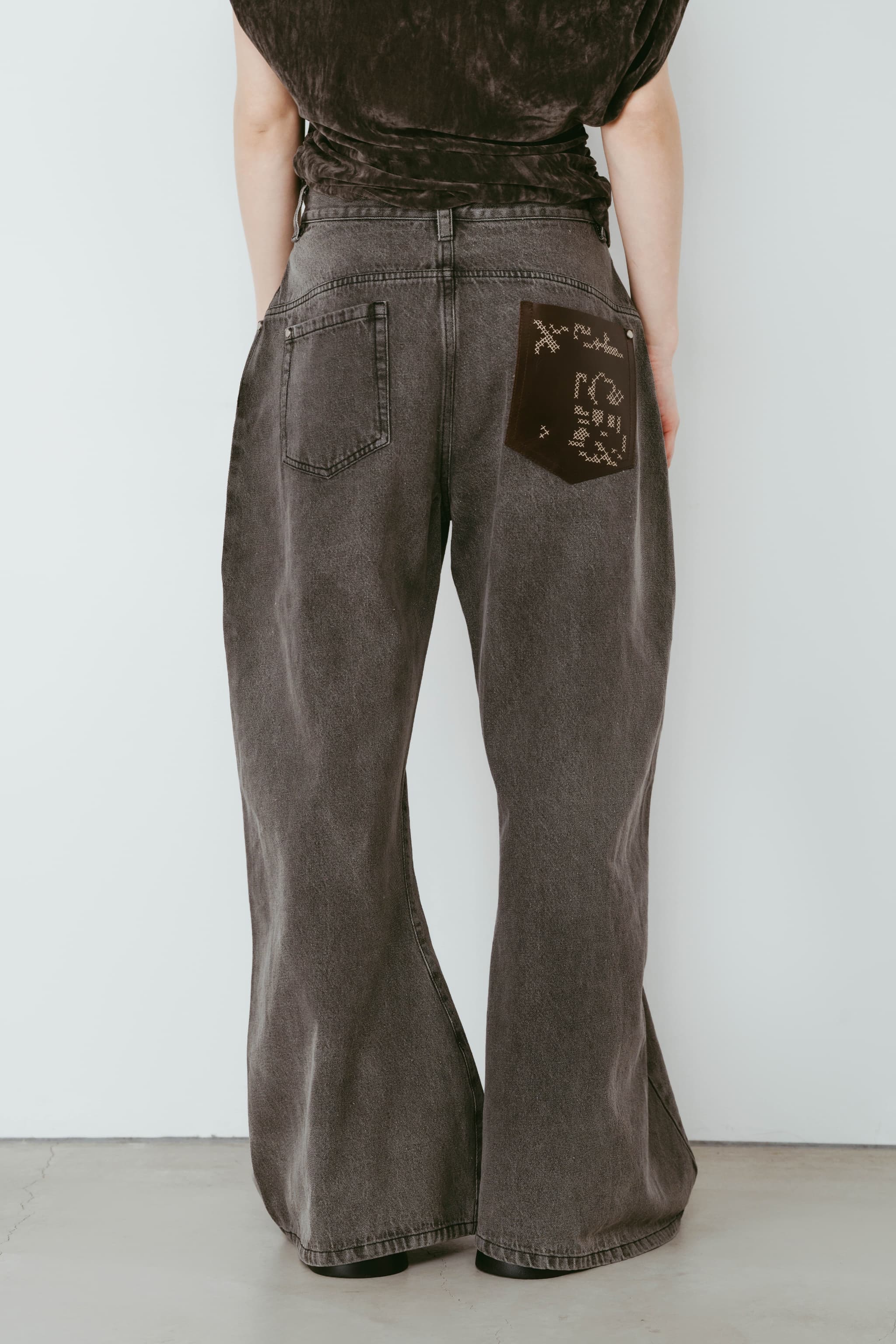 wide bell-bottom denim pants/gray | KNUTH MARF