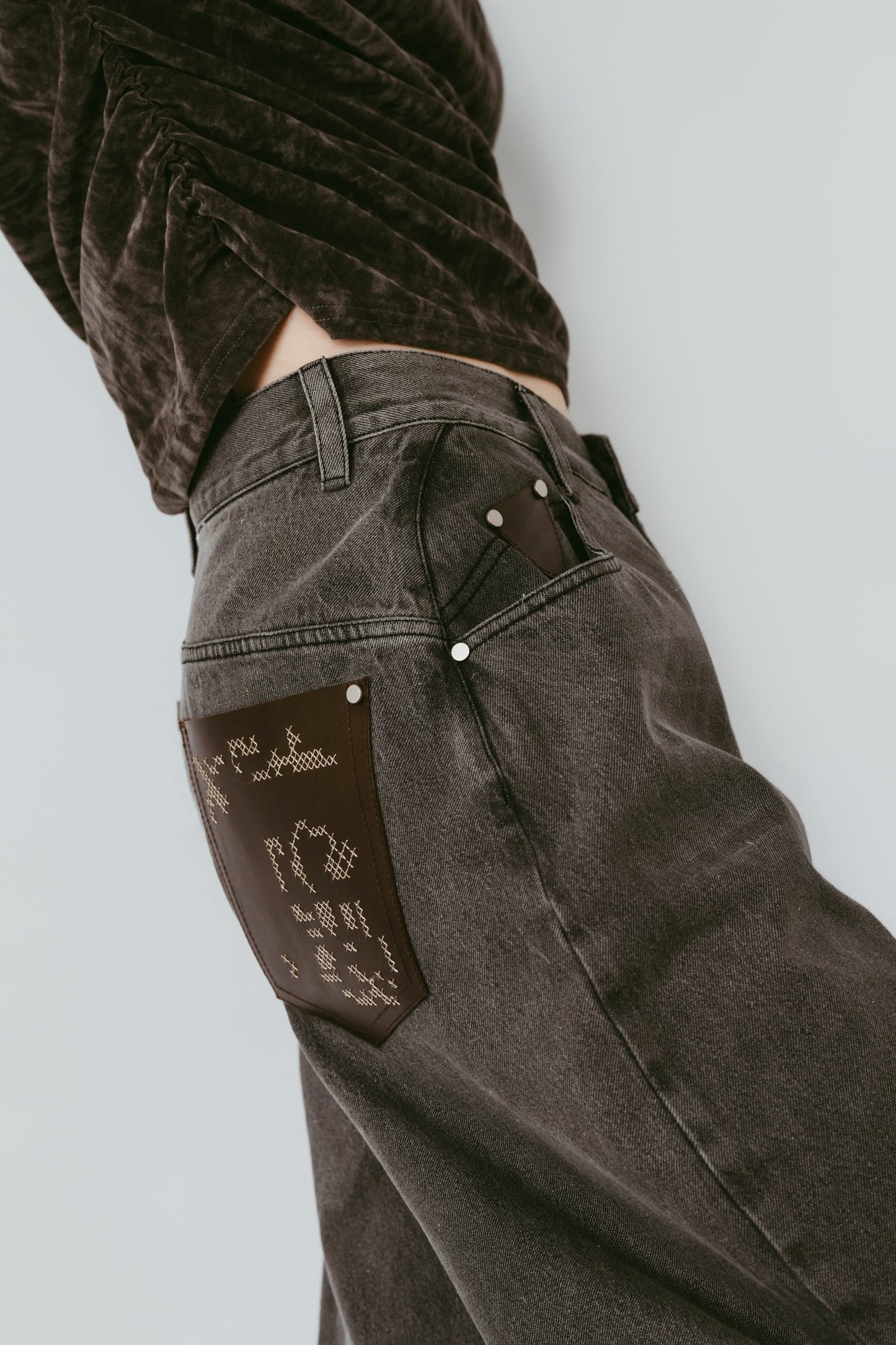 wide bell-bottom denim pants/gray