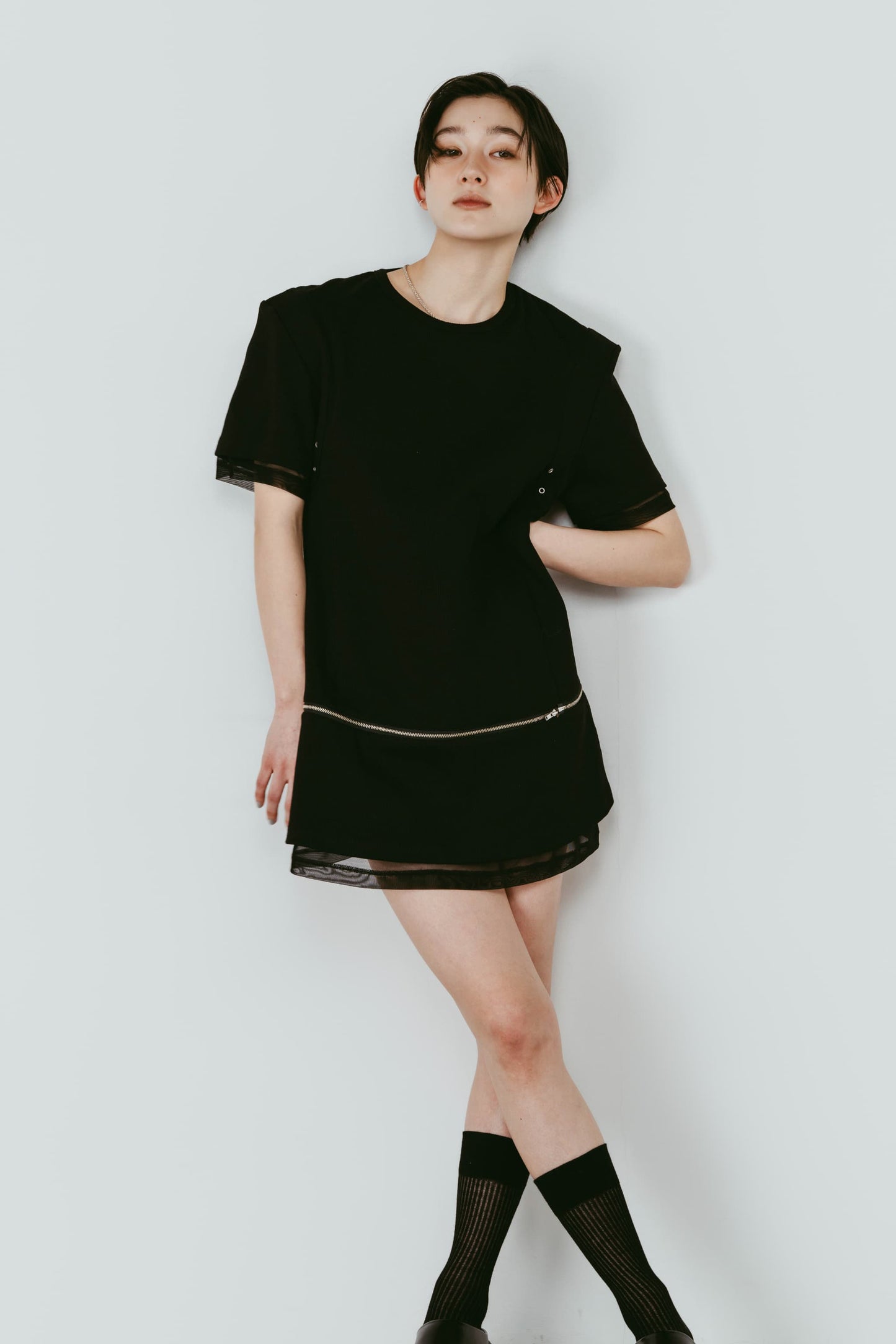 structured shoulder top/black