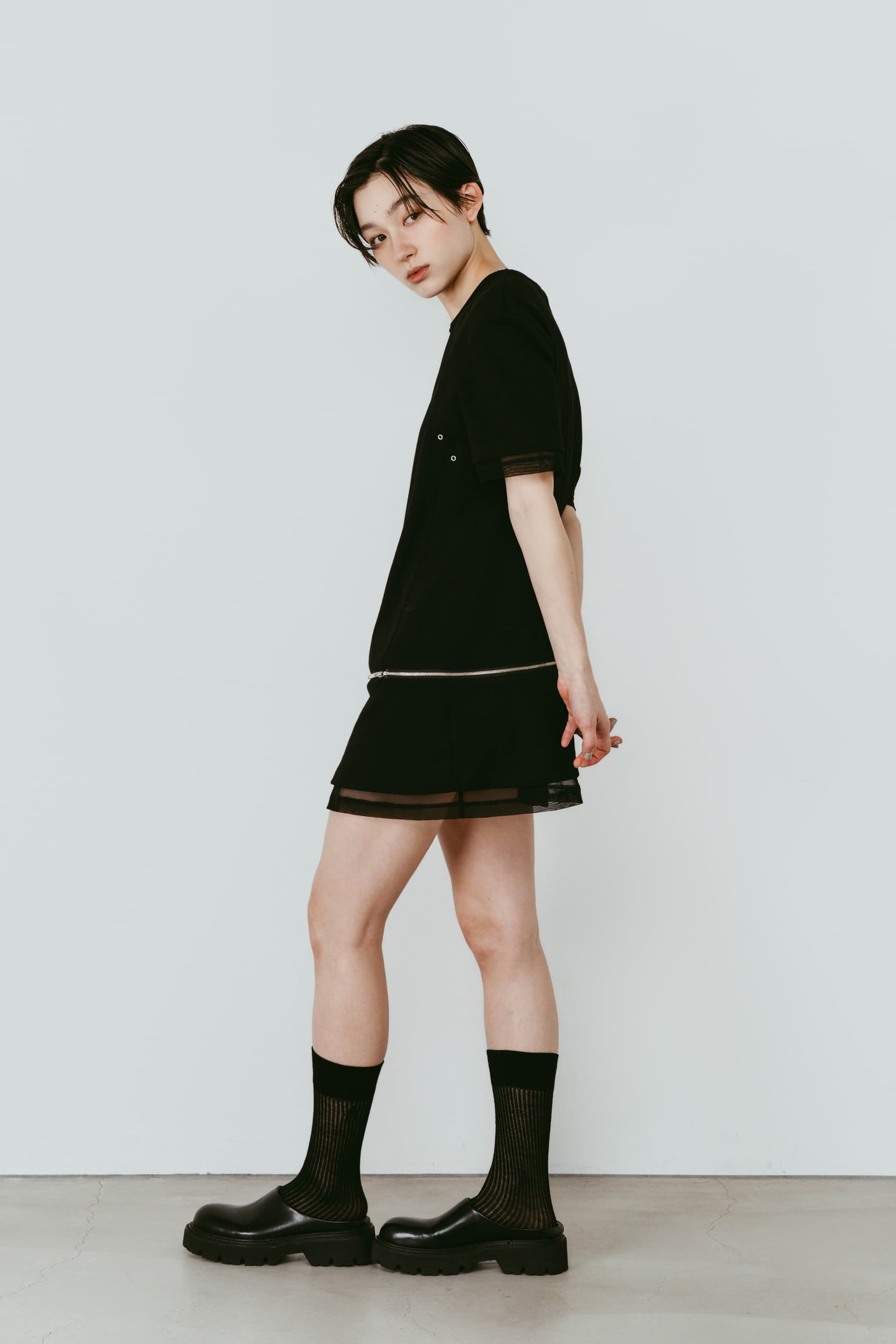 structured shoulder top/black