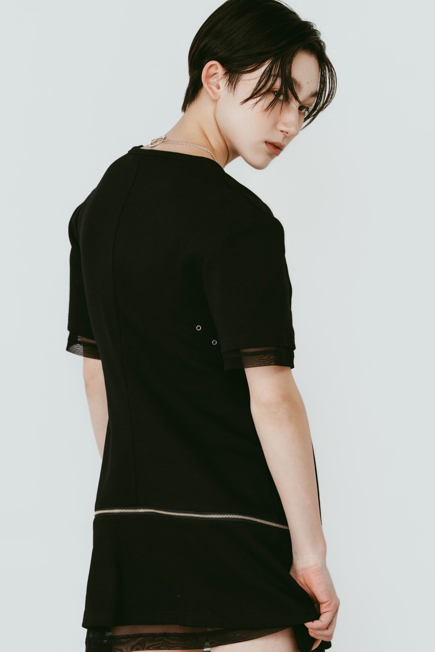 structured shoulder top/black