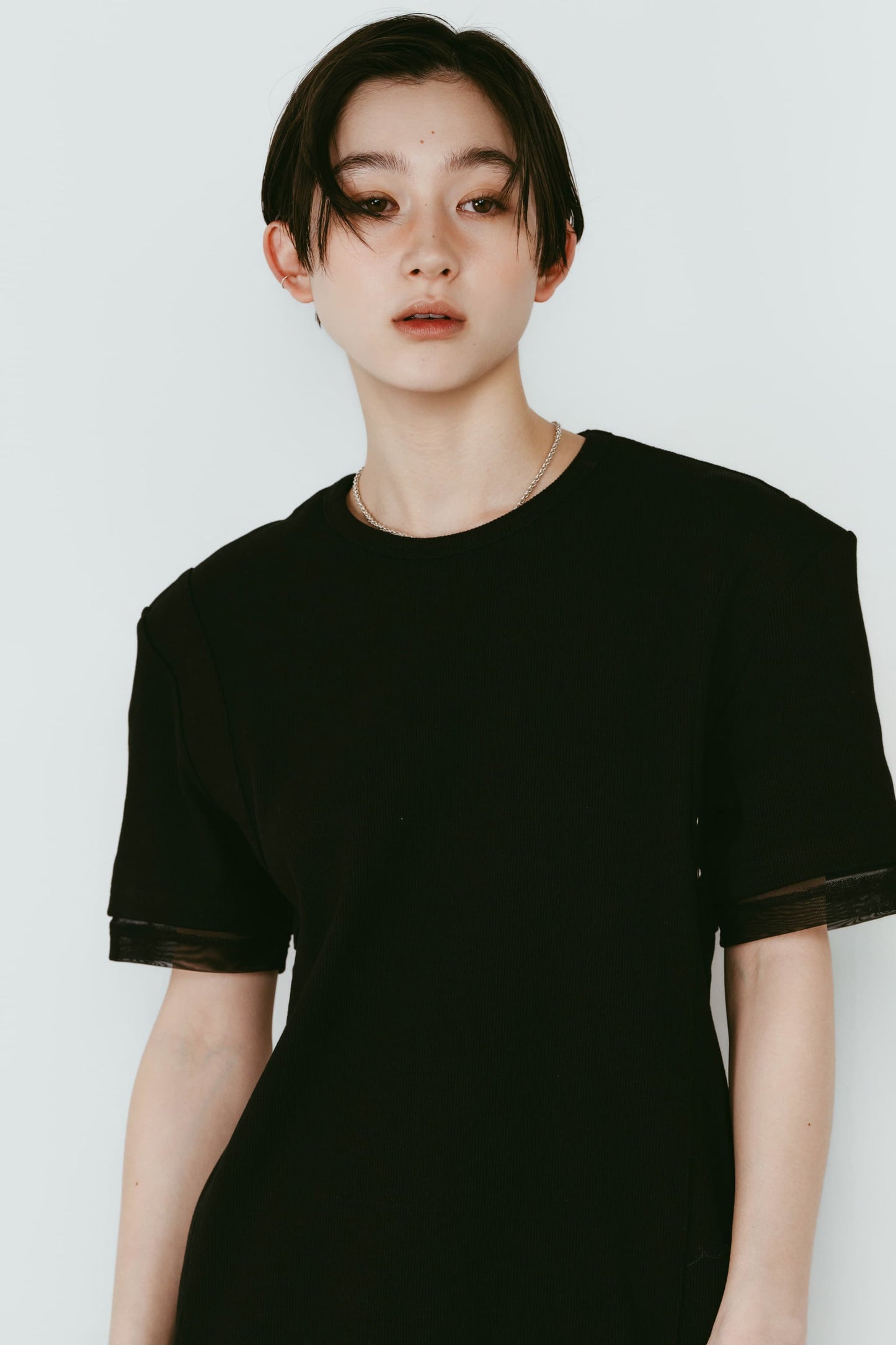 structured shoulder top/black