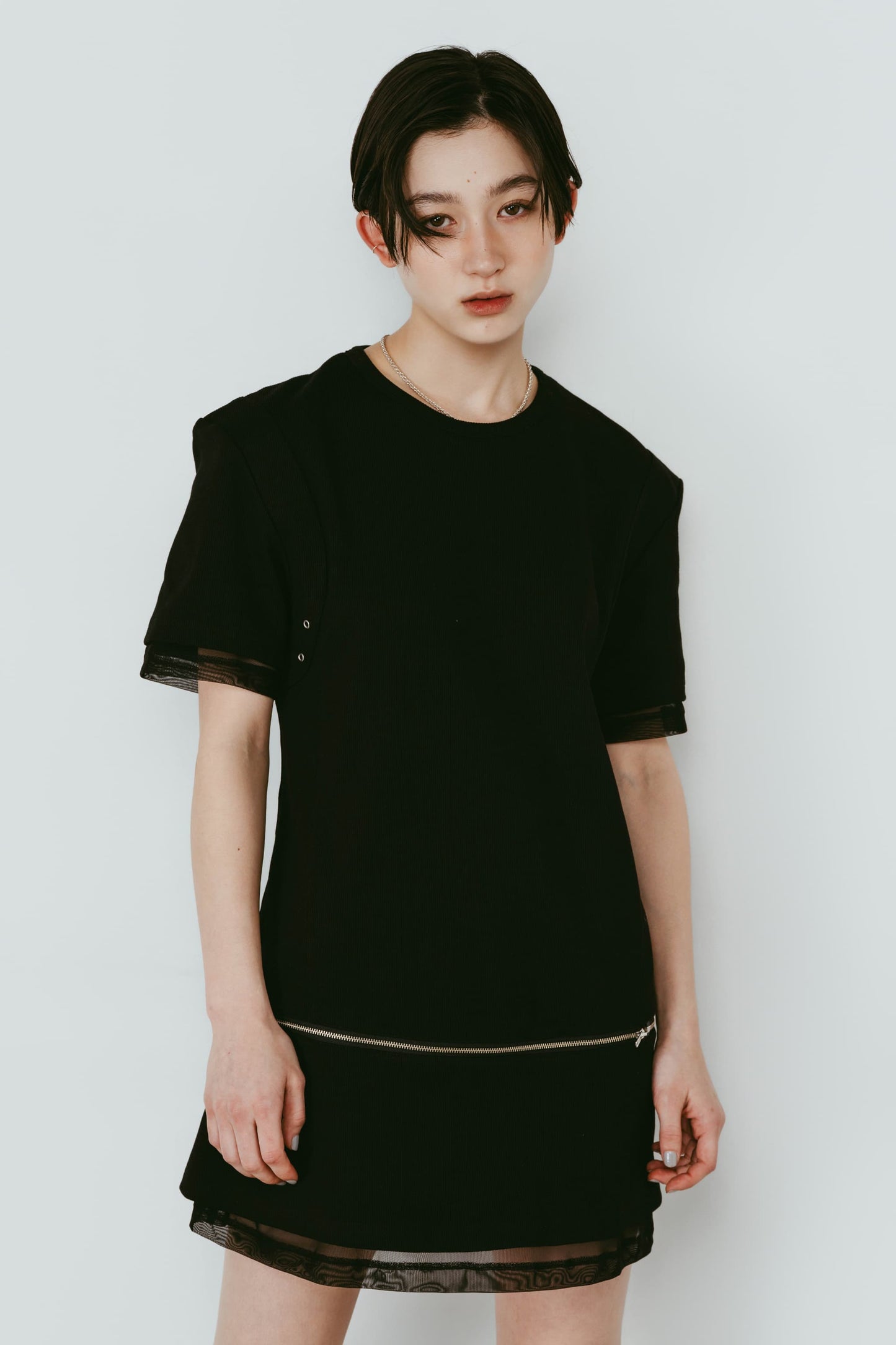 structured shoulder top/black