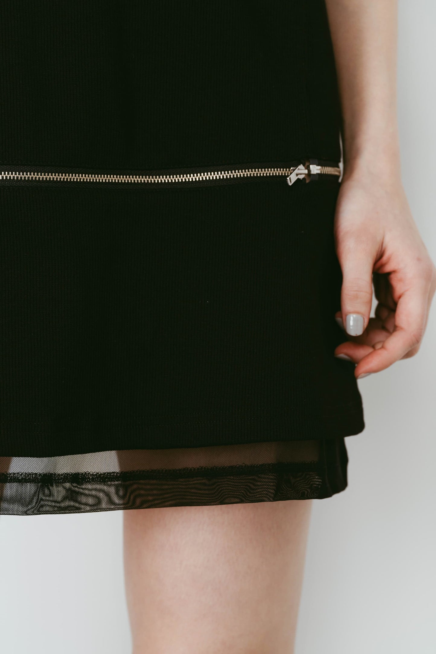 structured shoulder top/black