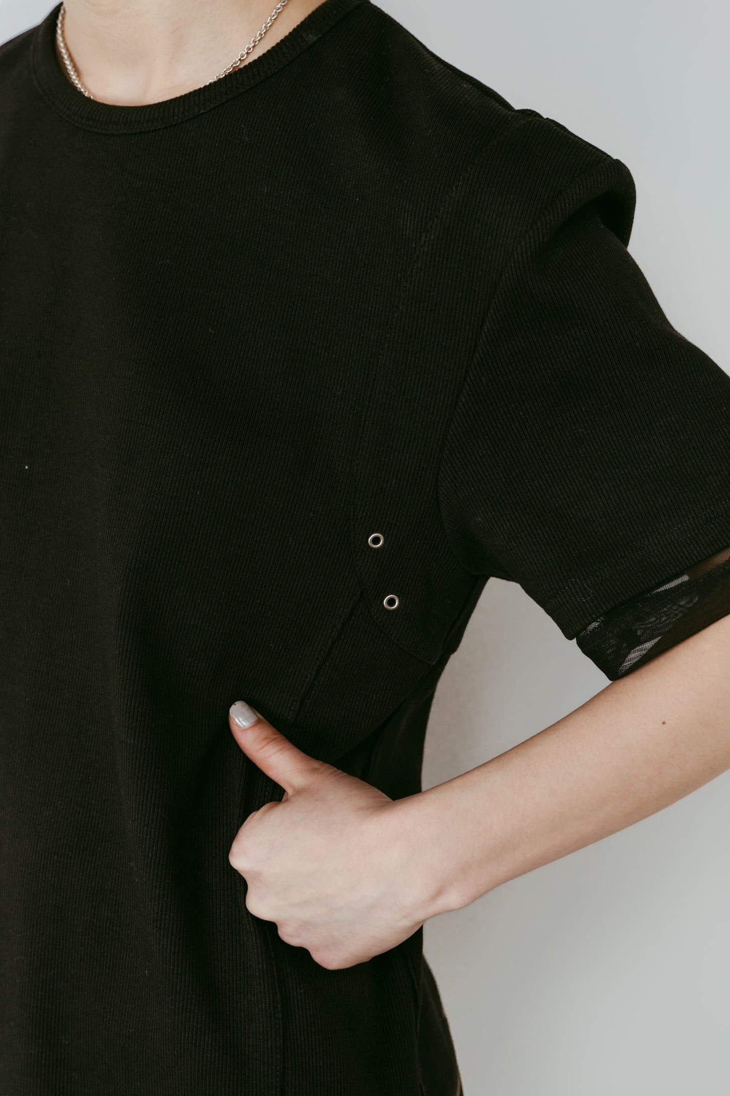 structured shoulder top/black