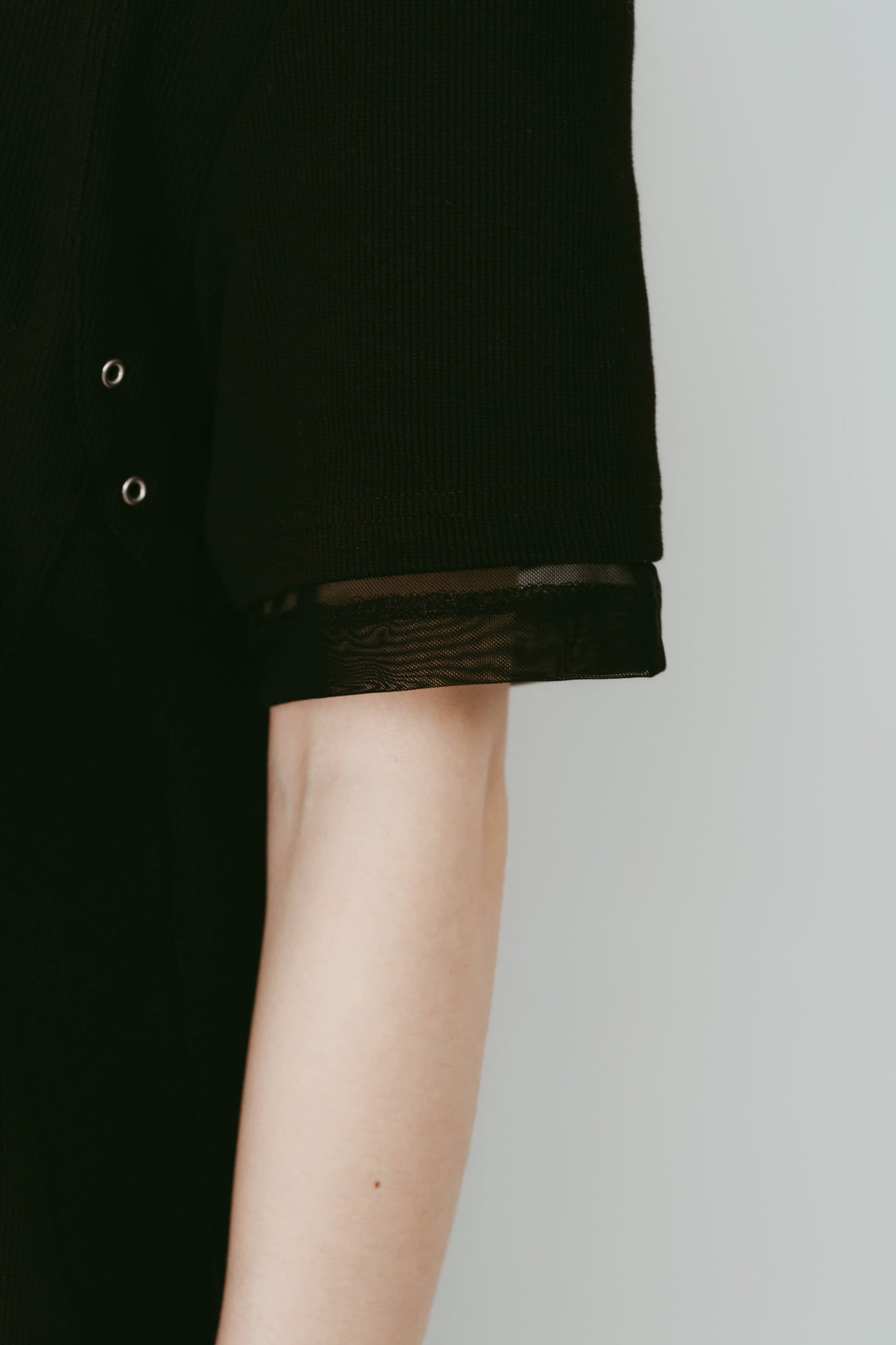 structured shoulder top/black