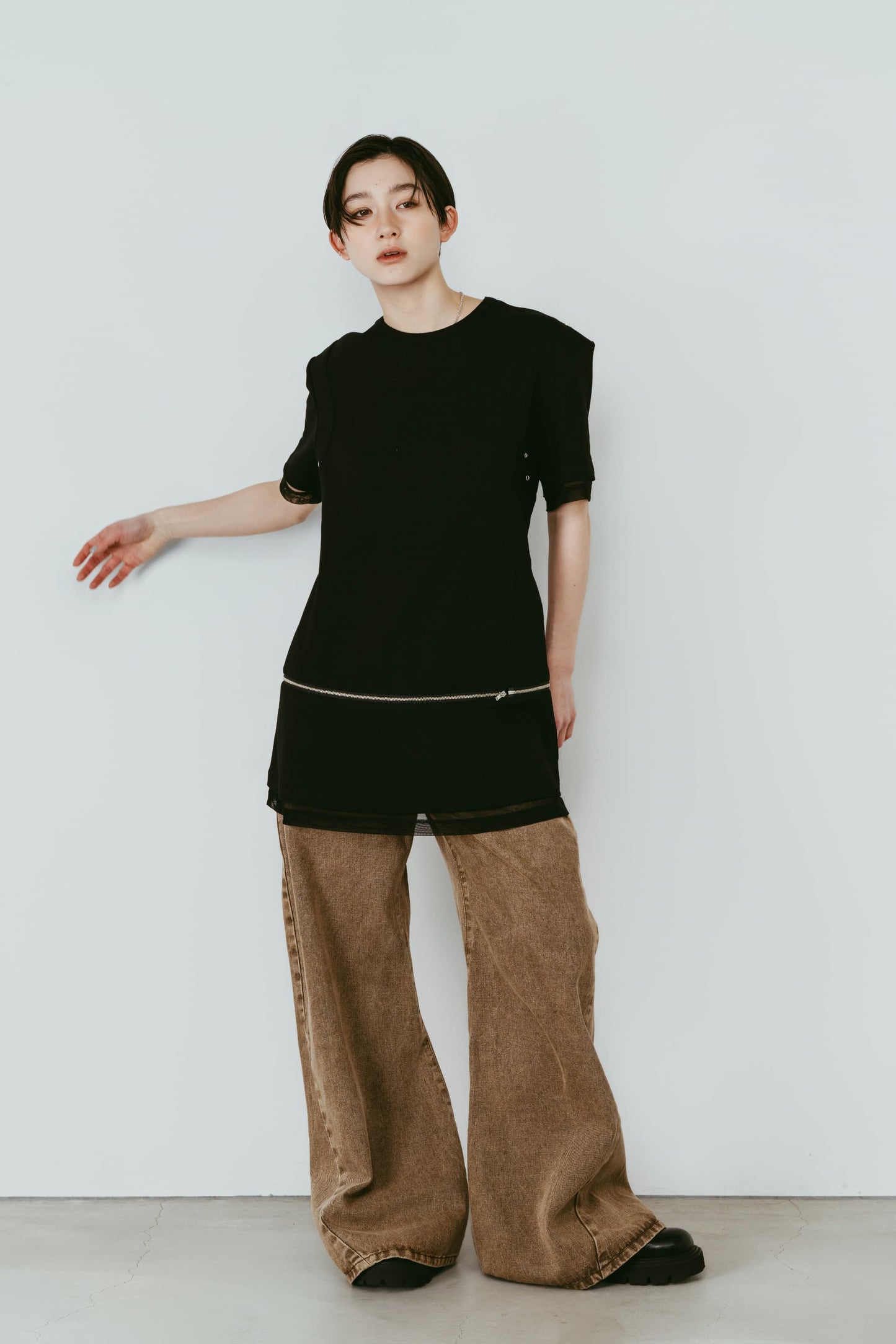 structured shoulder top/black