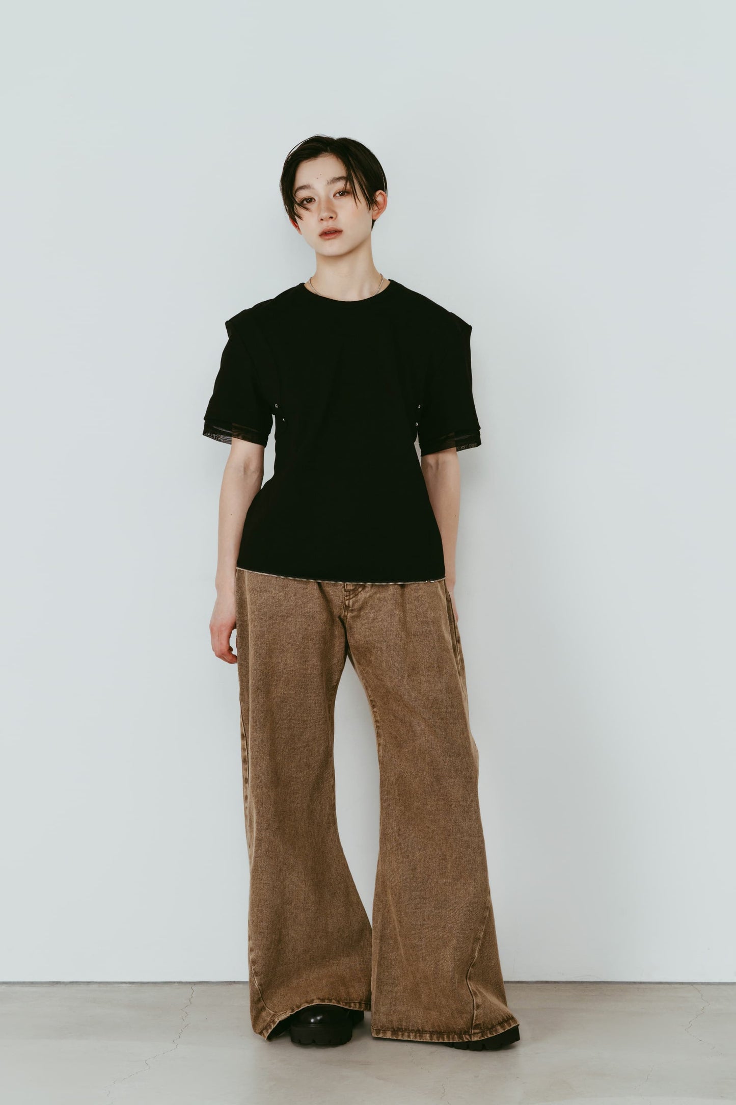 structured shoulder top/black