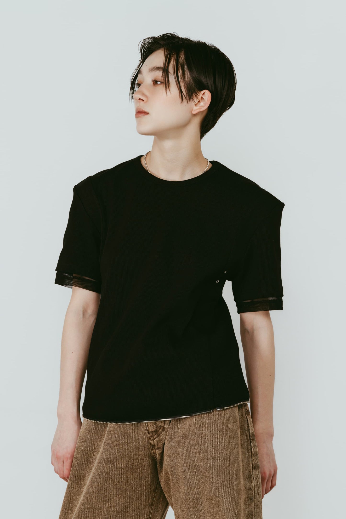 structured shoulder top/black
