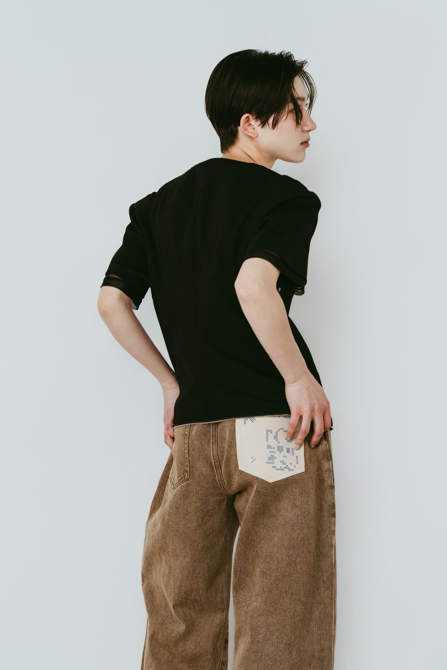 structured shoulder top/black