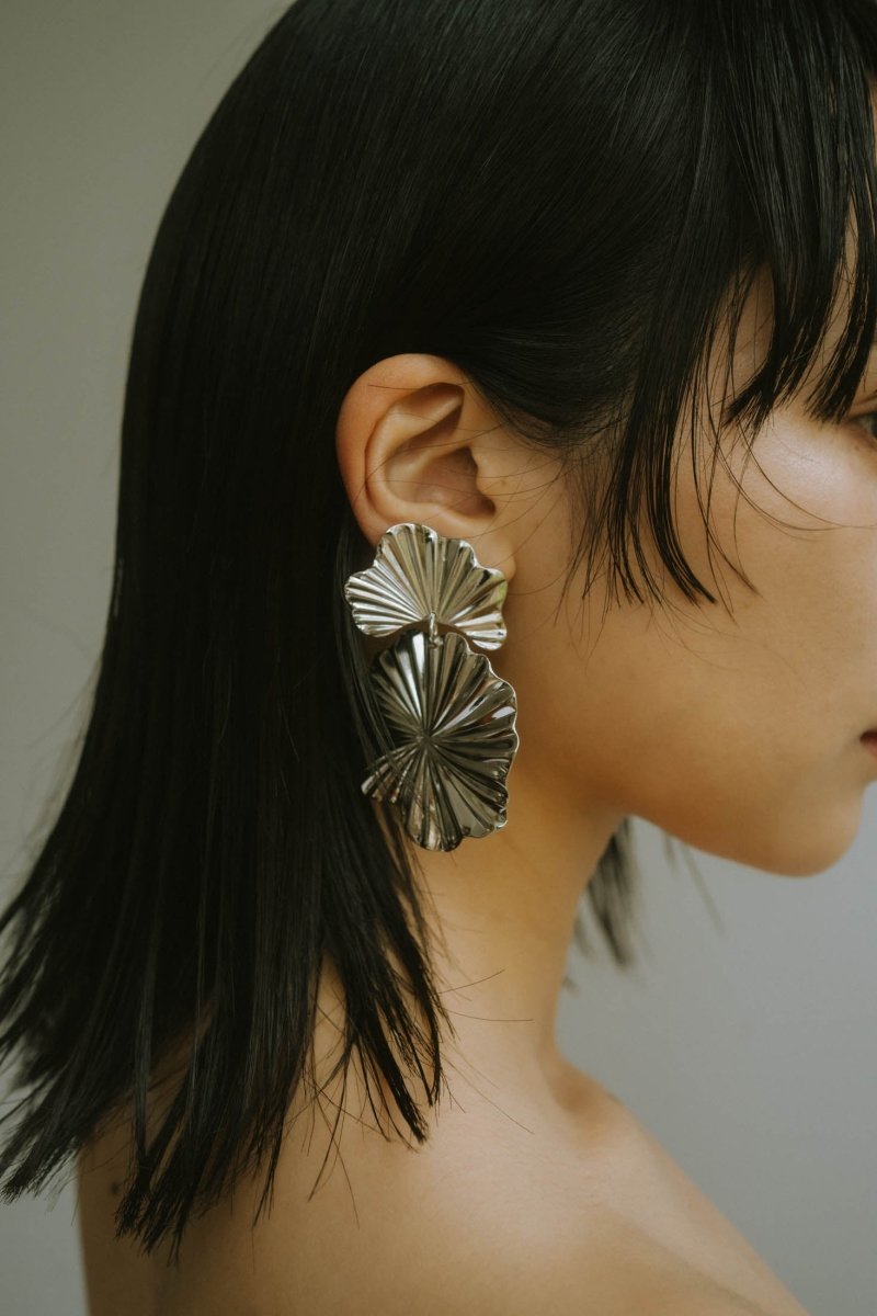 large flower earrings/piercedearrings | KNUTH MARF