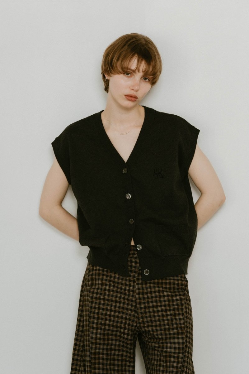 Vneck logo knit vest/2color - KNUTH MARF