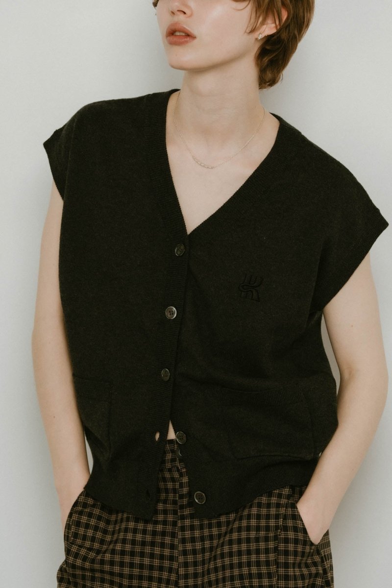 Vneck logo knit vest/2color - KNUTH MARF
