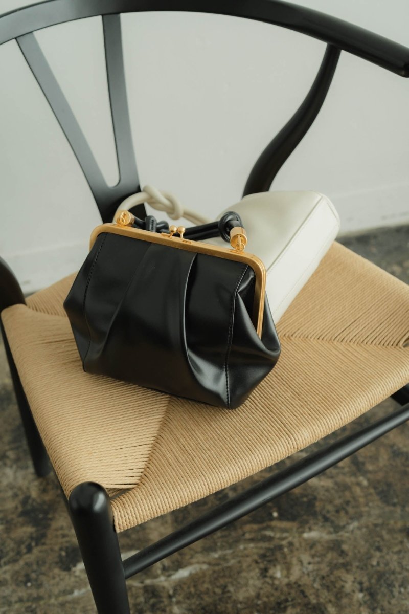 knuth marf】clasp accent bag/black-