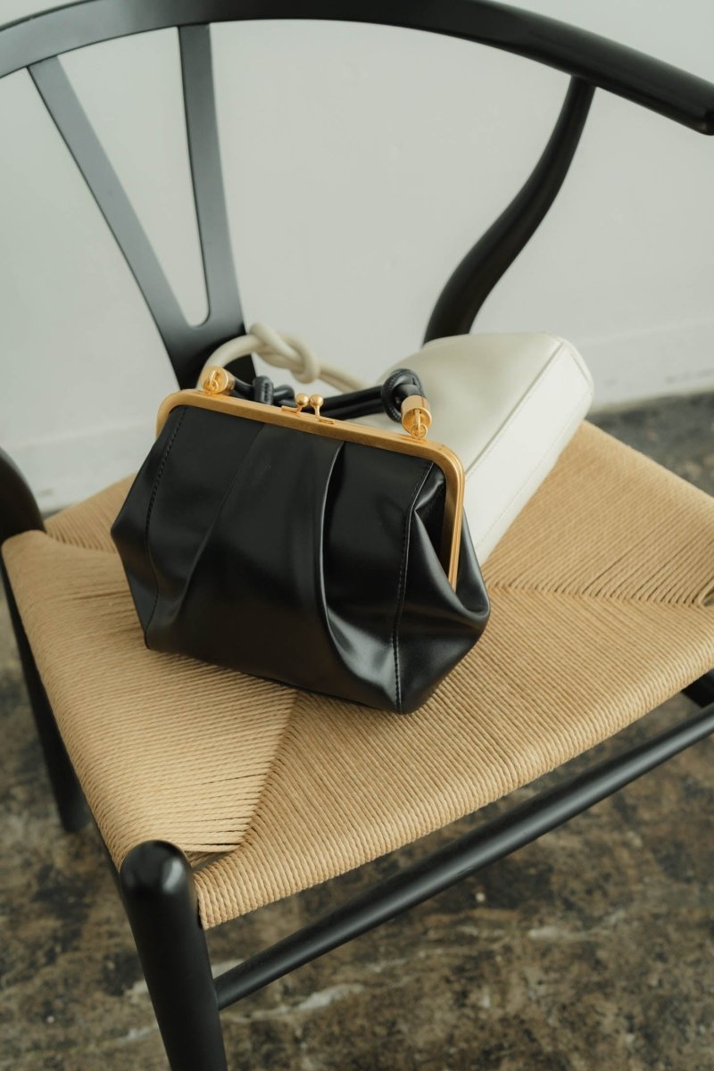【11/18〜出荷】clasp accent bag/black (追加販売) - KNUTH MARF