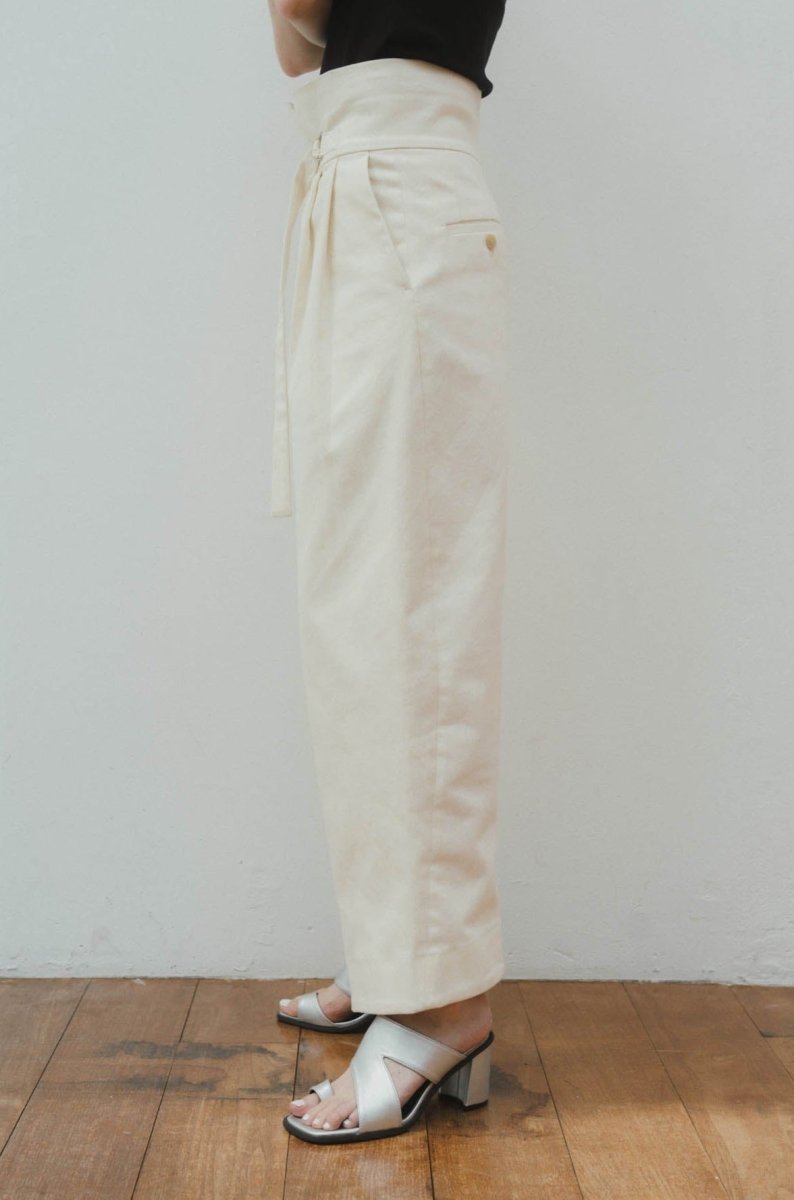 2way marvelt pants/white