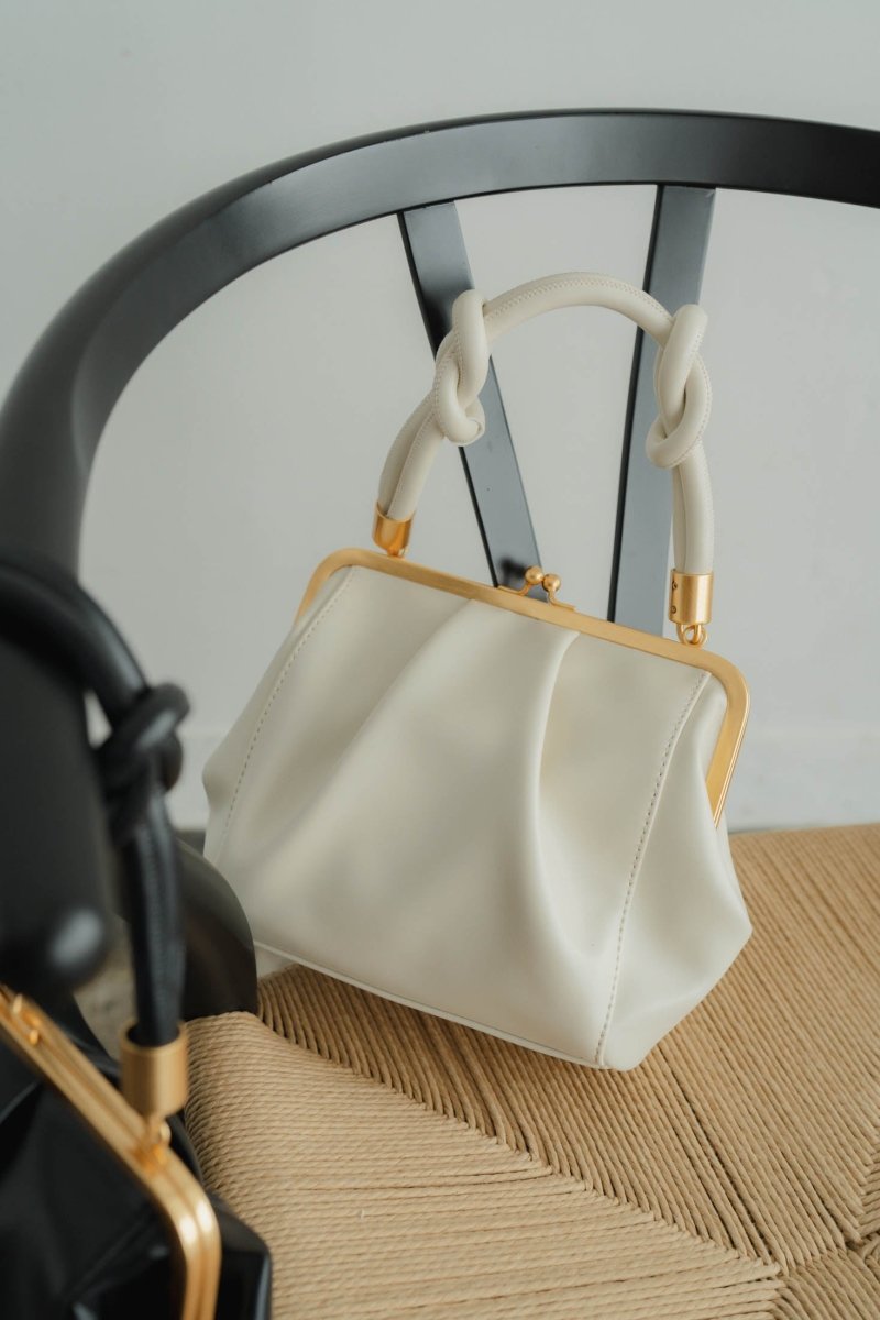 clasp accent bag/white