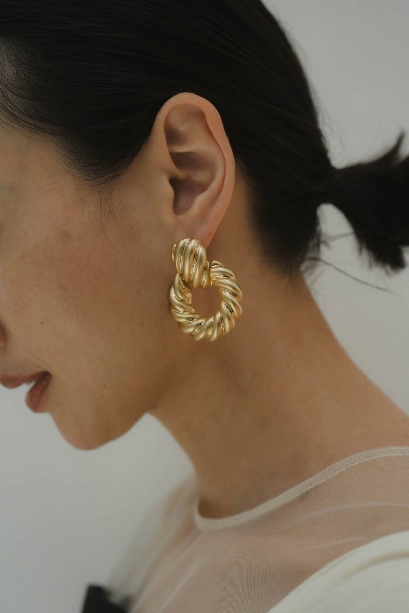 metal design pierced earrings - KNUTH MARF