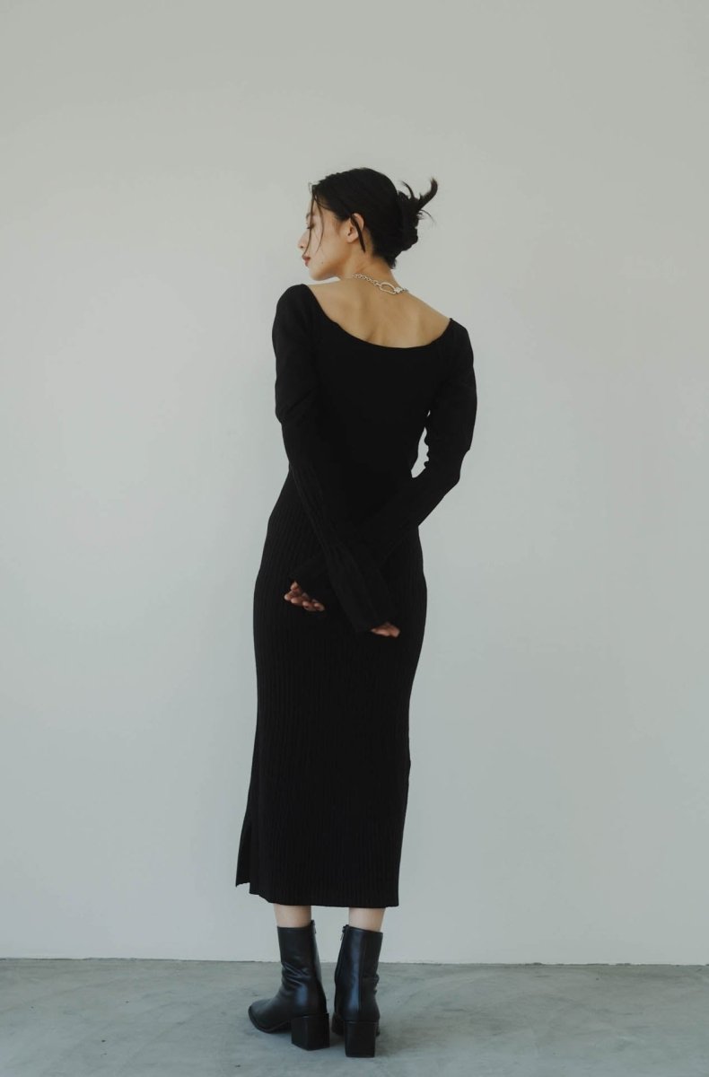 square neck one piece/black